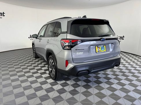 Used 2025 Subaru Forester Touring image 9