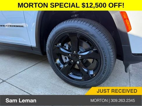 New 2025 Jeep Grand Cherokee L Limited w/ Black Appearance Package image 4