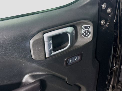 Used 2019 Jeep Wrangler Unlimited Sport S image 24