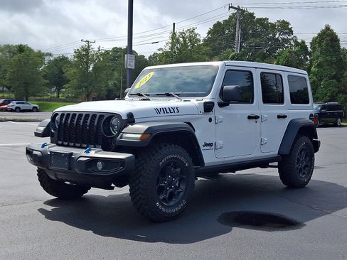 Used 2023 Jeep Wrangler Unlimited w/ Sun & Screen Package AWD/4WD image 3