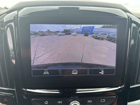 Used 2023 Chevrolet Traverse LT FWD image 18