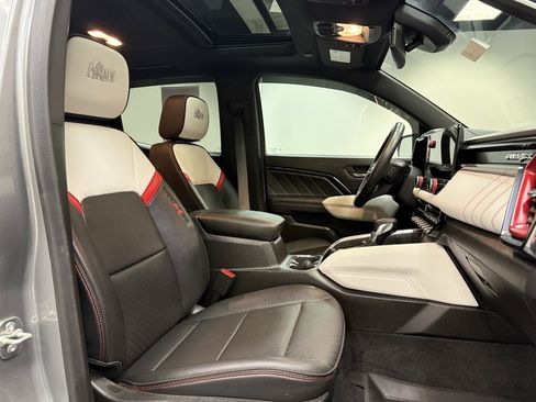 Used 2024 GMC Canyon AT4X w/ AT4X AEV Edition image 13