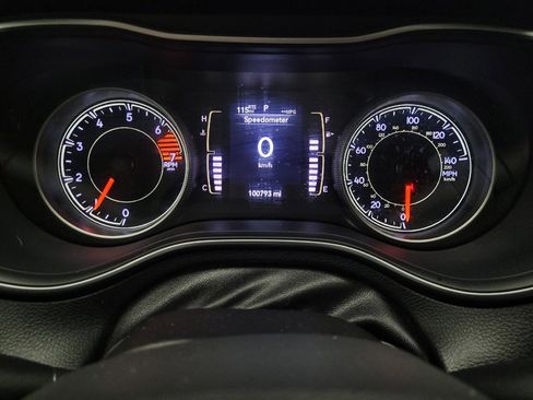 Used 2020 Jeep Cherokee Latitude AWD/4WD image 23