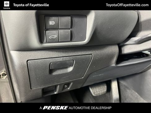Used 2021 Toyota Highlander XSE FWD image 34