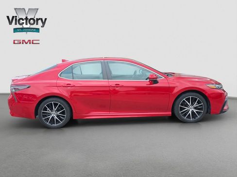 Used 2021 Toyota Camry SE FWD image 19