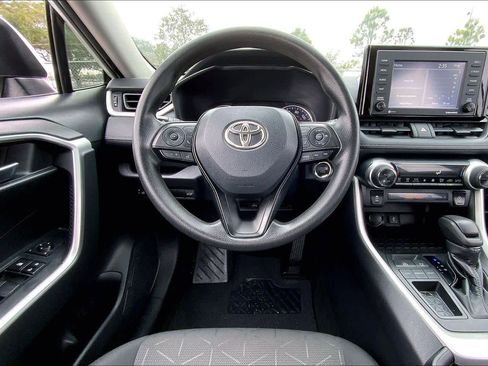 Used 2021 Toyota RAV4 XLE image 5