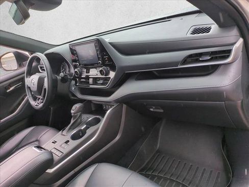 Used 2022 Toyota Highlander XSE image 24