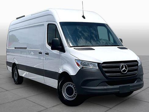Used 2024 Mercedes-Benz Sprinter 2500 image 3