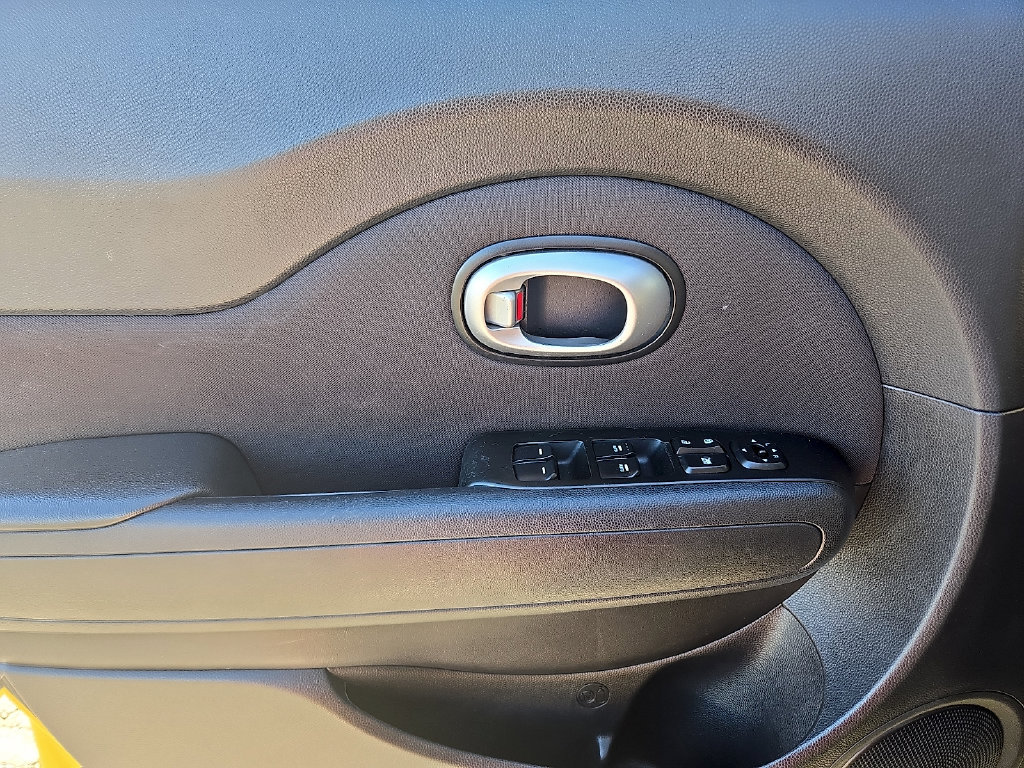 Used 2016 Kia Soul + FWD image 13