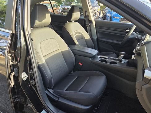 Used 2025 Nissan Altima 2.5 SV FWD image 22