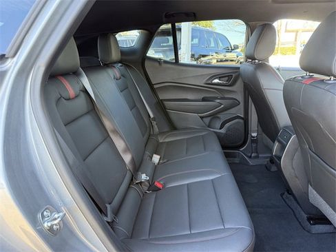 Used 2025 Chevrolet Trax RS w/ Sunroof Package image 31