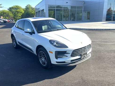 Used 2021 Porsche Macan AWD/4WD image 2