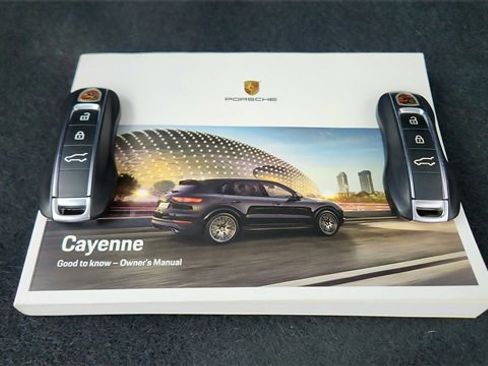 Used 2022 Porsche Cayenne image 59