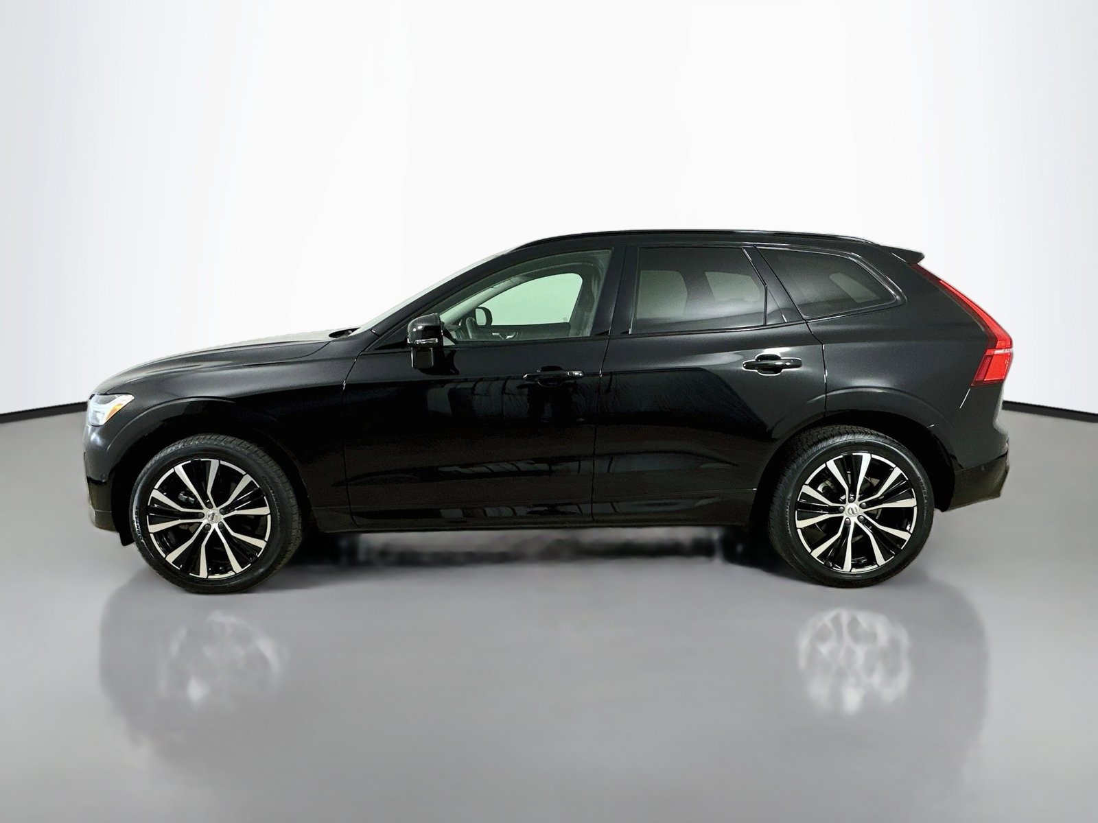 Used 2024 Volvo XC60 B5 Plus w/ Climate Package AWD/4WD image 8