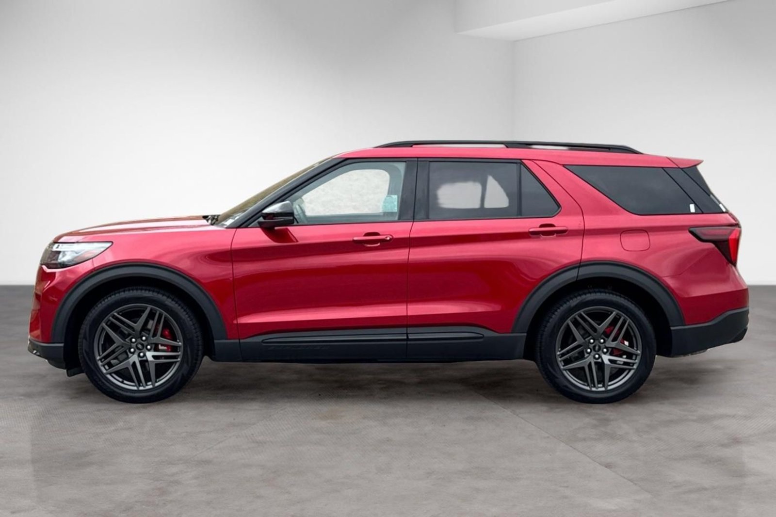 Used 2025 Ford Explorer ST w/ Sun And Sound Package AWD/4WD image 2
