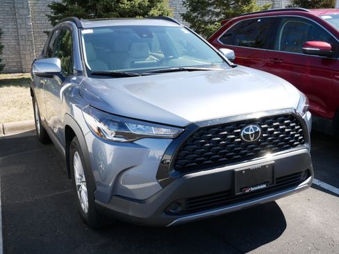 Certified 2022 Toyota Corolla Cross LE w/ Moonroof Package image 3