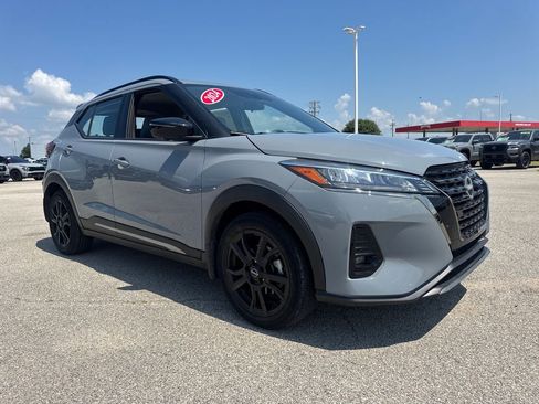 Used 2024 Nissan Kicks SR w/ SR Premium Package FWD image 9