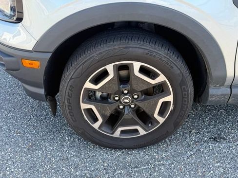 Used 2022 Ford Bronco Sport Outer Banks w/ Tech Package AWD/4WD image 5