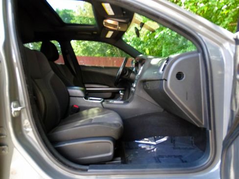 Used 2019 Dodge Charger SXT RWD image 45