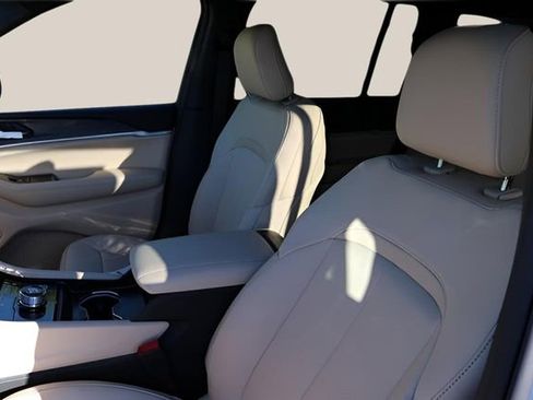 New 2025 Jeep Grand Cherokee Limited image 11