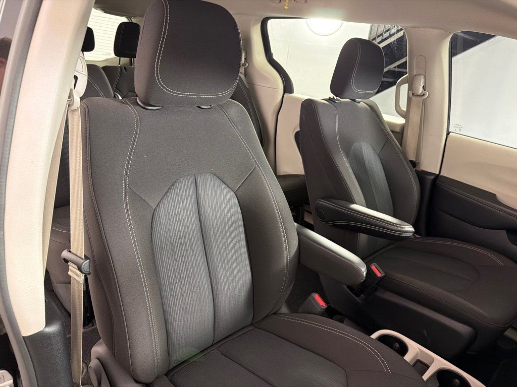 Used 2023 Chrysler Voyager LX FWD image 25