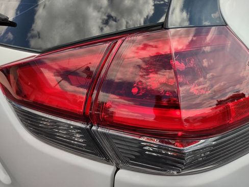 Used 2020 Nissan Rogue S image 32