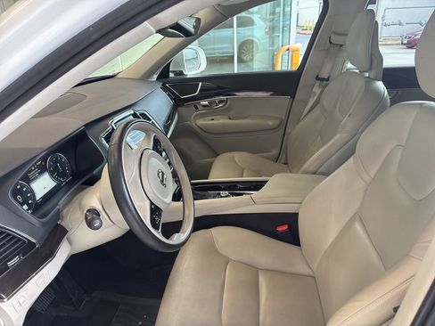 Used 2018 Volvo XC90 T6 Momentum w/ Convenience Package AWD/4WD image 3
