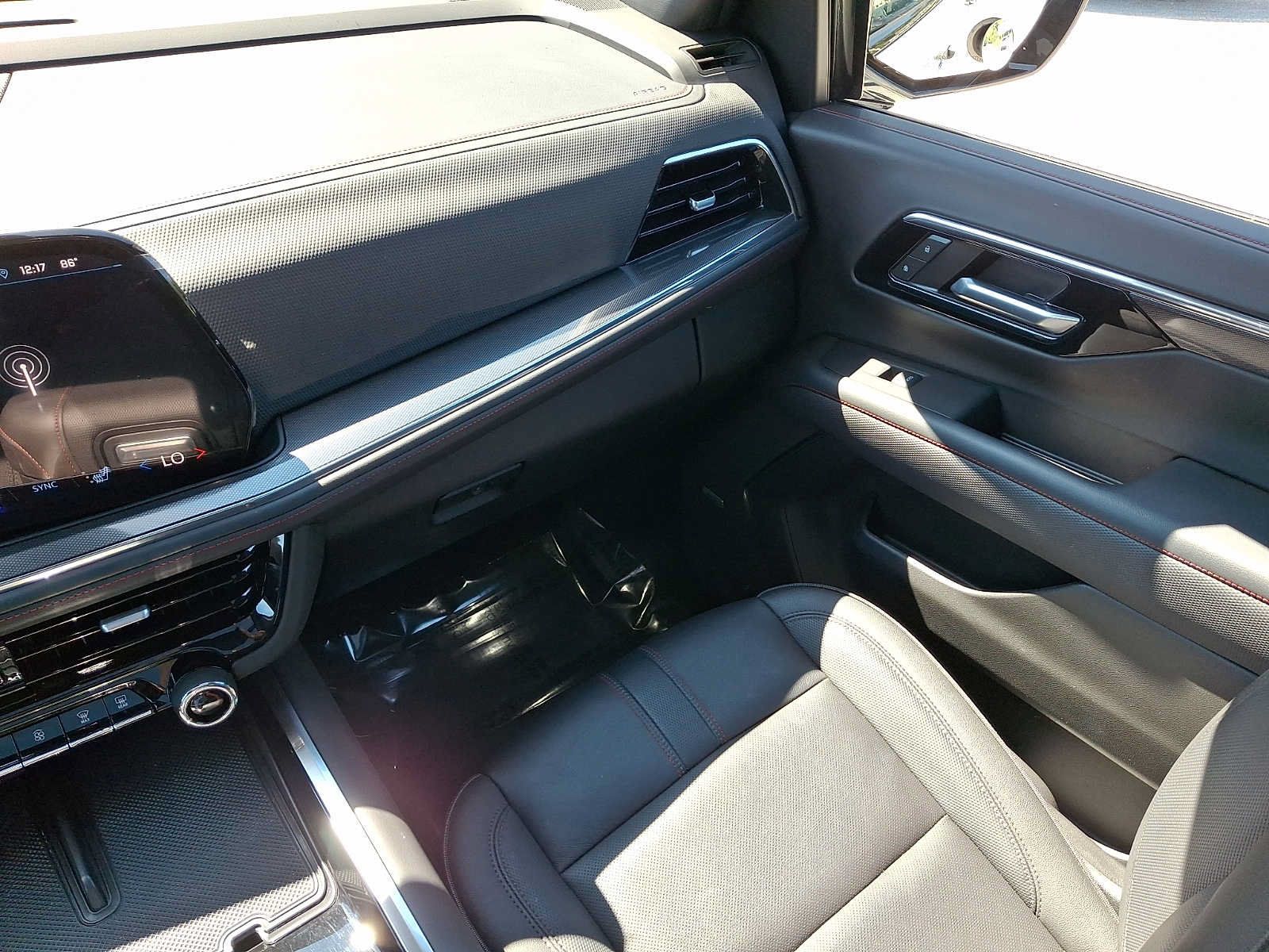 Used 2025 Chevrolet Suburban RST AWD/4WD image 20