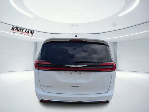 New 2026 Chrysler Pacifica Select FWD image 4