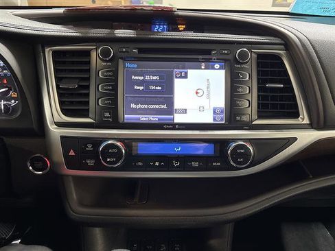 Used 2015 Toyota Highlander Limited AWD/4WD image 10