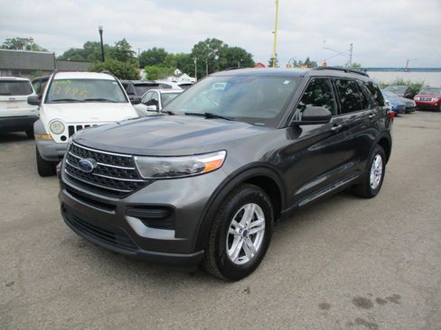 Used 2020 Ford Explorer XLT w/ Comfort Package AWD/4WD image 3