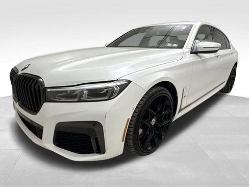 Used 2022 BMW 750i xDrive w/ Luxury Rear Seating Package AWD/4WD image 5