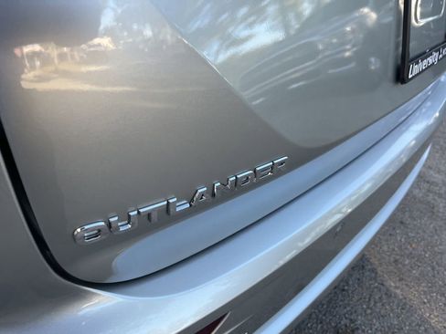 New 2025 Mitsubishi Outlander SE image 15