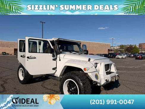Used 2016 Jeep Wrangler Unlimited Sahara w/ Connectivity Group AWD/4WD image 51