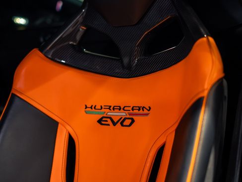 Used 2020 Lamborghini Huracan EVO RWD image 10