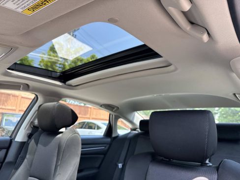 Used 2019 Honda Accord EX image 3