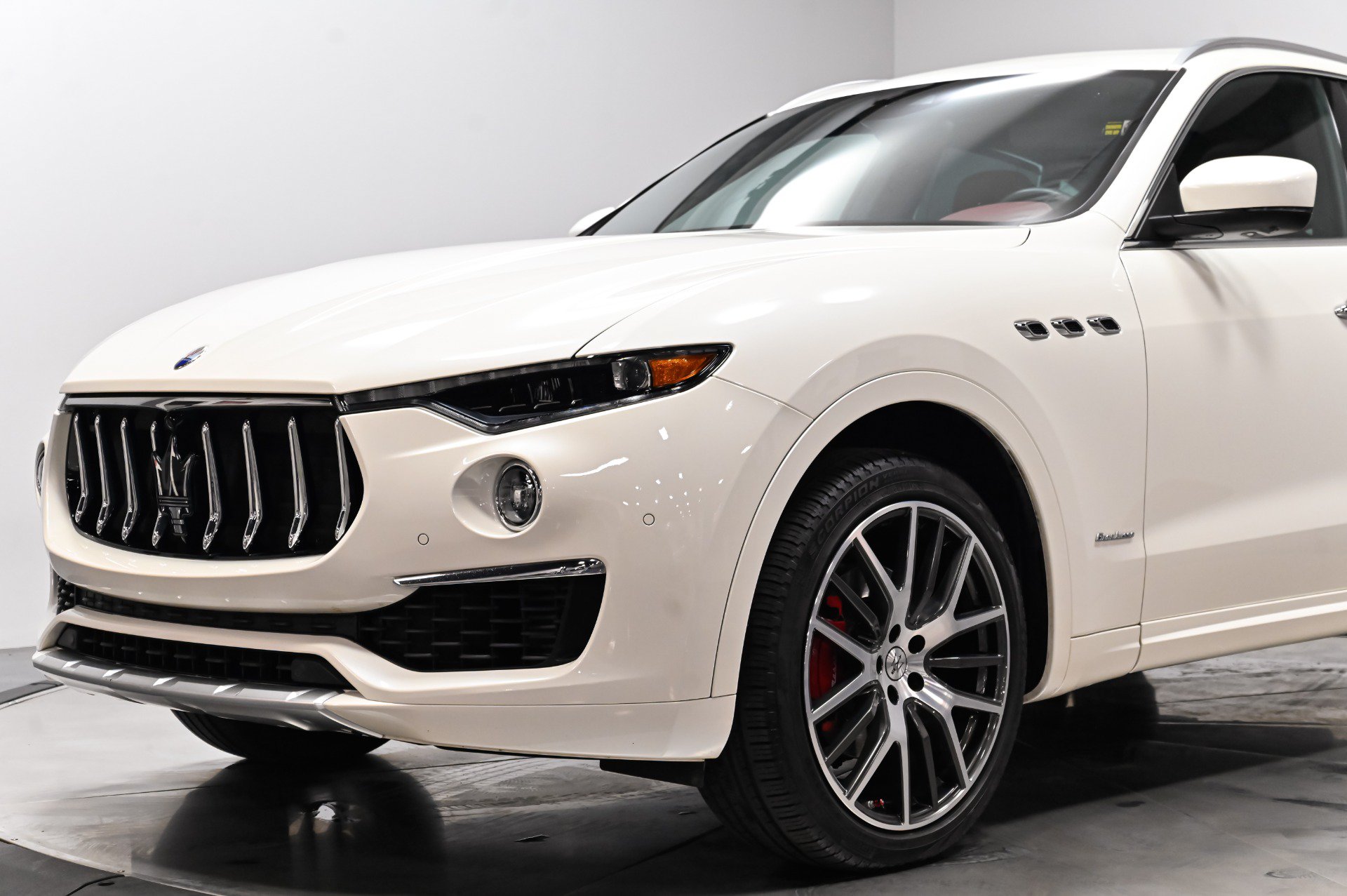 Used 2020 Maserati Levante GranLusso AWD/4WD image 5