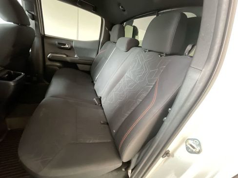 Certified 2018 Toyota Tacoma TRD Off-Road AWD/4WD image 22