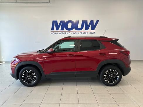 Used 2021 Chevrolet TrailBlazer LT w/ Convenience Package AWD/4WD image 1