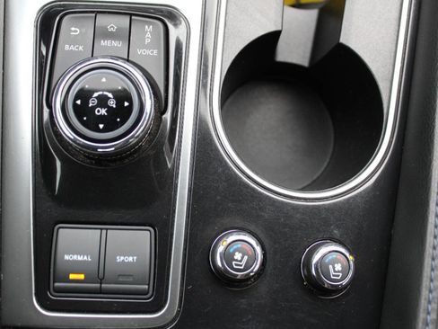 Used 2016 Nissan Maxima SR image 14