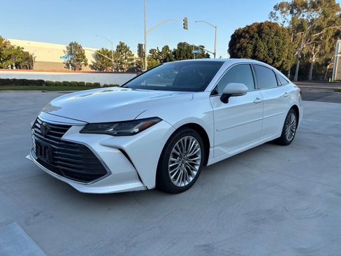 Used 2019 Toyota Avalon Limited w/ Advanced Safety Package FWD image 1
