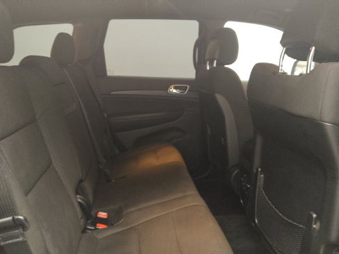 Used 2018 Jeep Grand Cherokee Laredo AWD/4WD image 19