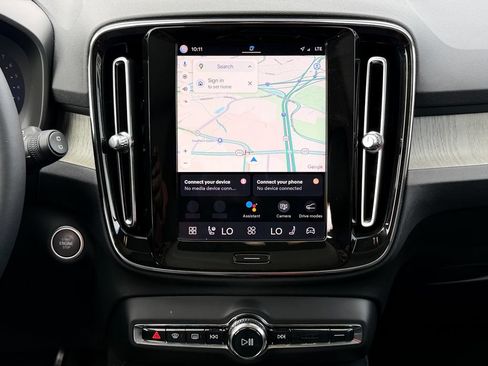 Certified 2023 Volvo XC40 B5 Plus w/ Driver Assist Package AWD/4WD image 24