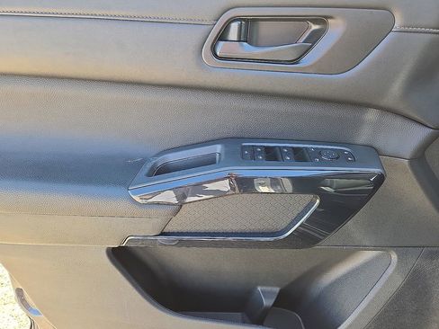 Used 2025 Nissan Pathfinder SV image 22