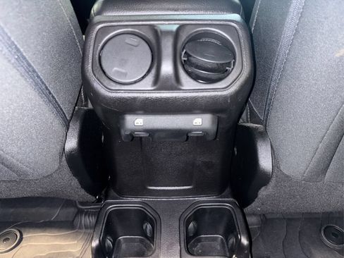 Used 2018 Jeep Wrangler Unlimited Sport S AWD/4WD image 30