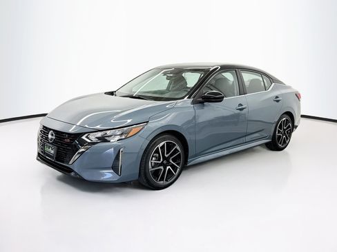 Used 2025 Nissan Sentra SR FWD image 3