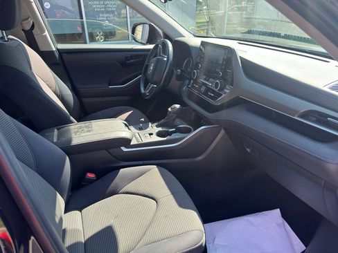 Used 2021 Toyota Highlander LE image 11