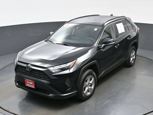 Used 2025 Toyota RAV4 XLE AWD/4WD image 36