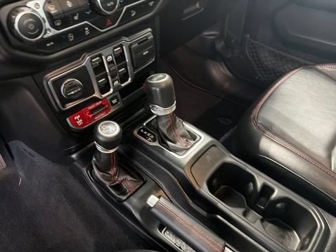 Used 2020 Jeep Wrangler Unlimited Rubicon w/ LED Lighting Group AWD/4WD image 18