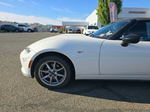 Used 2017 MAZDA MX-5 Miata Sport RWD image 6